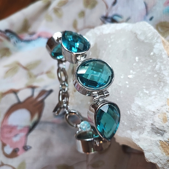 Anne Klein AK Aqua Blue Faceted Bracelet Heavy Silver Tone Glass? Stone? Elbaite - Picture 12 of 16